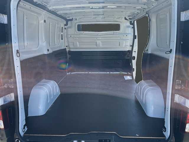 Nissan NV300 COMFORT L1H1 dci120 (*ANH&Auml;NGERKUPPLUNG*)