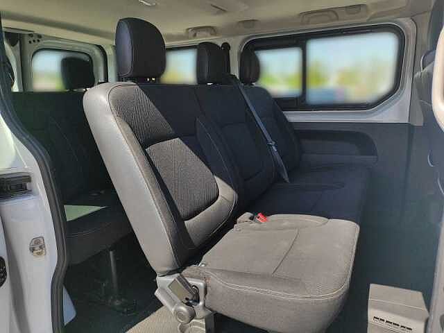 Nissan NV300 2,7t L1H1, COMFORT 9-Sitzer, Audio-System