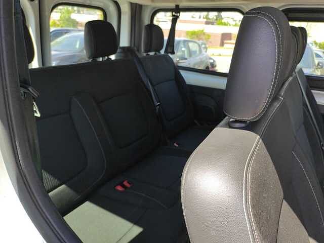 Nissan NV300 2,7t L1H1, COMFORT 9-Sitzer, Audio-System