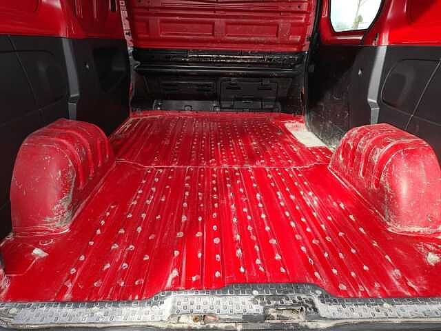 Nissan NV300 1.6l Kastenwagen L1H1 2,7t COMFORT, Anh&auml;ngerkupplung Comfort