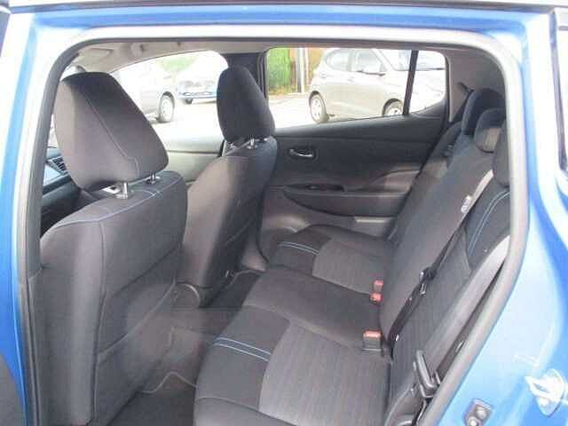 Nissan Leaf N-Connecta 40 kW/h Winterpak. 8-fach Bereif