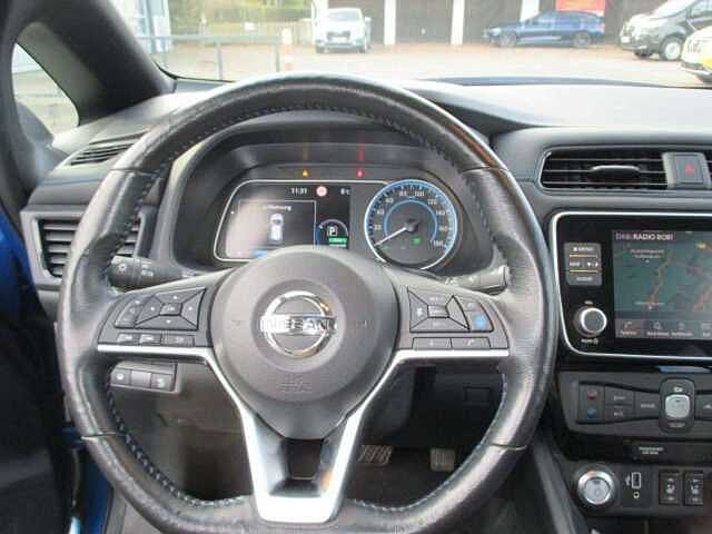 Nissan Leaf N-Connecta 40 kW/h Winterpak. 8-fach Bereif