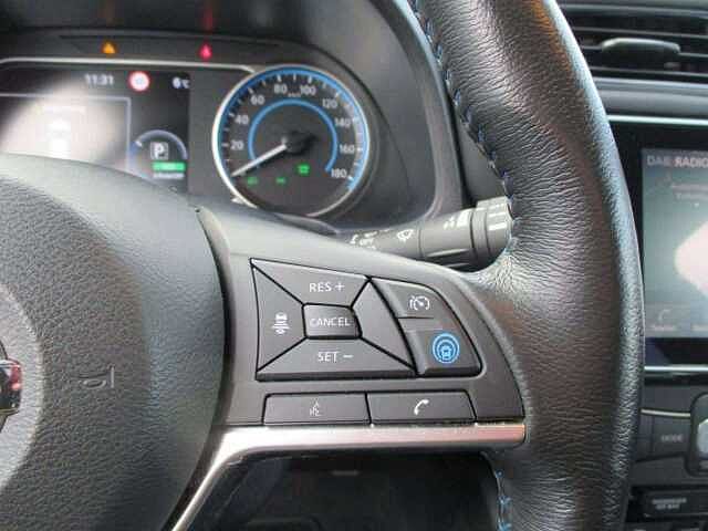 Nissan Leaf N-Connecta 40 kW/h Winterpak. 8-fach Bereif