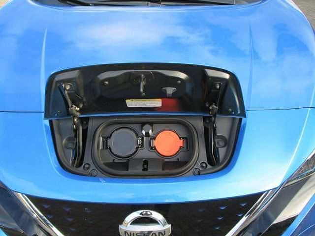 Nissan Leaf N-Connecta 40 kW/h Winterpak. 8-fach Bereif