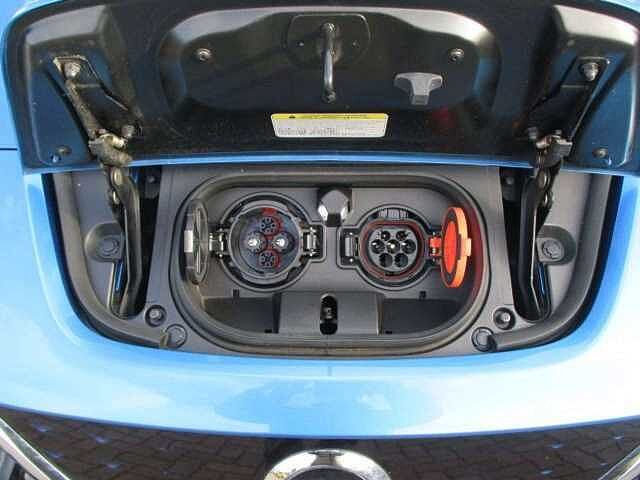 Nissan Leaf N-Connecta 40 kW/h Winterpak. 8-fach Bereif