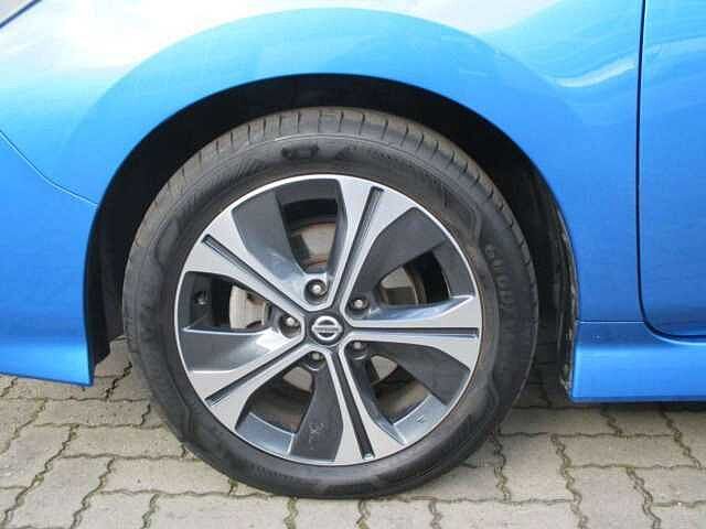 Nissan Leaf N-Connecta 40 kW/h Winterpak. 8-fach Bereif