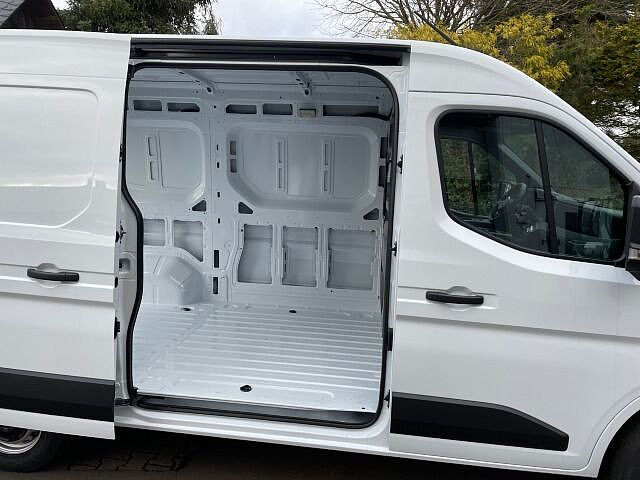 Nissan Interstar MY24 3,5t dCi 150 3,5t L2H2 N-Connecta AHK MY24 3,5t dCi 150 3,5t L2H2 N-Connecta AHK