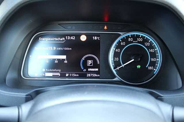 Nissan Leaf 39 kWh N-Con. Winterpaket 8fach bereift