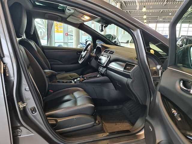 Nissan Leaf 40 kWh TEKNA Schiebedach Bose 8-Fachbereift