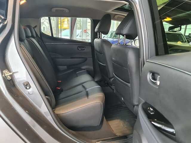 Nissan Leaf 40 kWh TEKNA Schiebedach Bose 8-Fachbereift