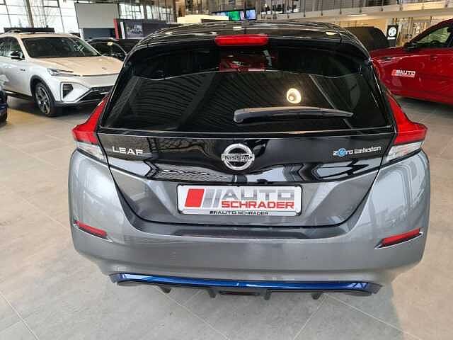 Nissan Leaf 40 kWh TEKNA Schiebedach Bose 8-Fachbereift