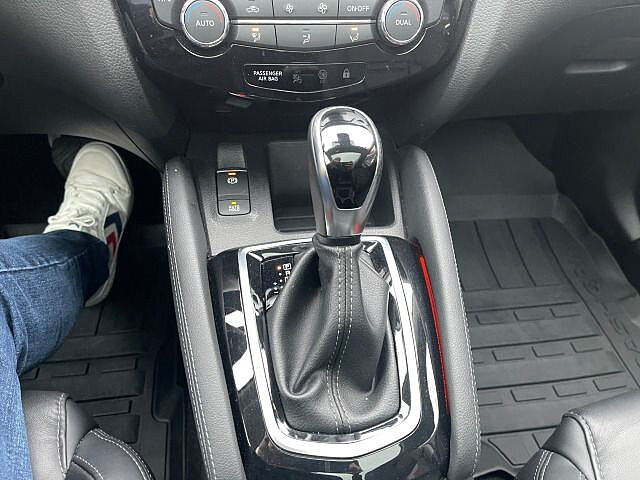 Nissan Qashqai 1.3 DiG-T Akari Pano/360&deg;/CarPlay