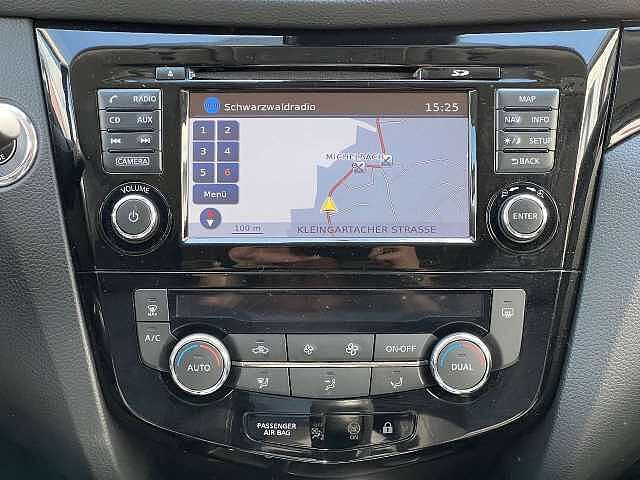 Nissan Qashqai Nissan Qashqai 1.6 dCi 360 4x2 (E6) 360&deg; autom. FLA Pano